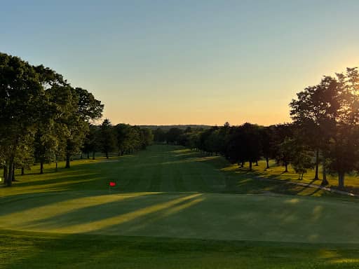 Middle Island Country Club