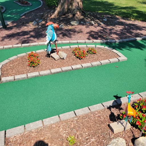 Lucky Strokes Golf & Grill